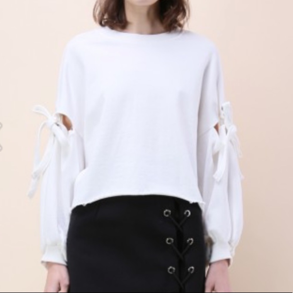 White long sleeve cropped sweatshirt